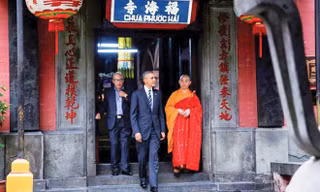 Tổng thống Barack Obama thăm chùa Phước Hải (Ngọc Hoàng) ở quận 1, TPHCM.