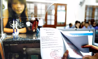 Nhiều người tìm cách về hưu trước tuổi để chạy chính sách lương hưu thay đổi. Ảnh minh họa: Như Ý.