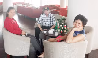 Từ trái qua phải: ML, đại diện TLSQ Việt Nam tại Nam Ninh và nhà báo Thu Trang tại Lạng Sơn sau cuộc giải cứu thành công. Ảnh: H.T.