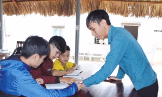 Những học trò được thầy Trần Quang Thông cưu mang, giúp đỡ.