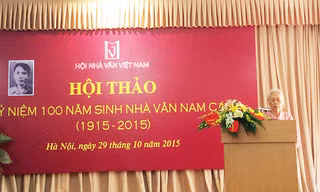 Bà Trần Thị Hồng con gái nhà văn Nam Cao phát biểu tại hội thảo.