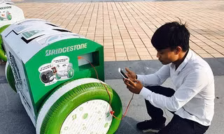 Tiếp nhận thùng rác có tính năng sạc pin điện thoại