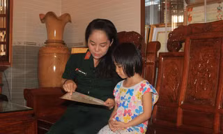 NSƯT Bích Ngọc kể cho con nghe về người thầy và sự nghiệp ca hát của mình.