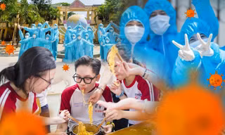 "Vũ trụ ảnh kỷ yếu" của Gen Z: Đạo cụ rẻ hều nhưng ý tưởng “ướp muối” lầy lội thì vô giá!