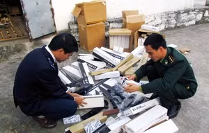 Thu giữ nhiều vũ khí lạnh nhập từ biên giới
