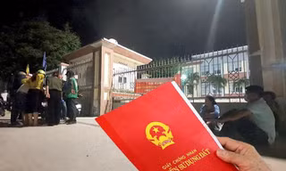 Khánh Hòa chỉ đạo 'nóng' việc xếp hàng xuyên đêm để làm hồ sơ đất đai