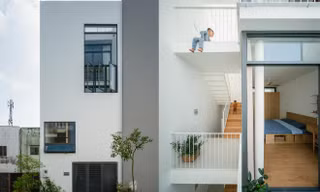 Nhà ống nhỏ hẹp nhưng vẫn có sân chơi nhờ cách thiết kế thông minh