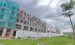 Thị trường nhà ở đối mặt nhiều sóng gió vào cuối năm