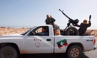 Quân nổi dậy tiến về phía tây Libya với sự trợ giúp của phương Tây thông qua các đợt không kích	Ảnh: Reuters