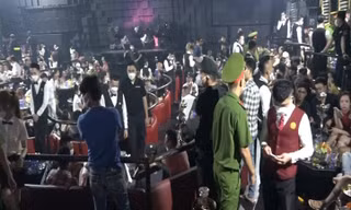 Tập kích quán bar, gần 100 dân chơi dương tính ma tuý 