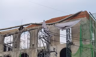 Sập giàn giáo thi công nhà hàng ở thành phố Thủ Đức, 2 người tử vong 