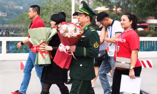 Gần 80 khách Trung Quốc đi tour du lịch 6 ngày nhập cảnh Lào Cai