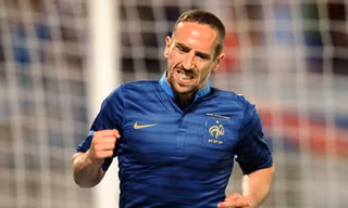‘Mặt sẹo’ Ribery chia tay tuyển Pháp