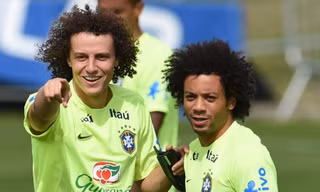Thiago Silva là cầu thủ Brazil thường xuyên nhận thẻ vàng