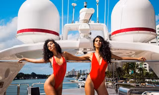 Sôi động với “tiệc bikini” thiêu đốt ngày hè