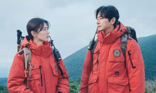Jeon Ji Hyun diễn hài trong "Jirisan": Netizen chê làm lố, Joo Ji Hoon lại khen hết lời