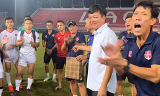Chủ tịch CLB Hải Phòng xách 1 tỷ đồng tiền mặt thưởng cầu thủ sau trận thắng Hà Nội 