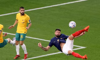 Giroud lập hàng loạt kỷ lục, vượt Henry và Zidane 