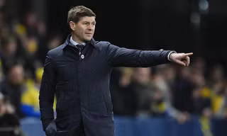 Gerrard hứng thú với Aston Villa, sẵn sàng đối đầu Liverpool