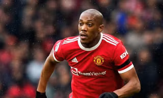 Tiền đạo Martial chấp nhận giảm lương để đào tẩu khỏi MU