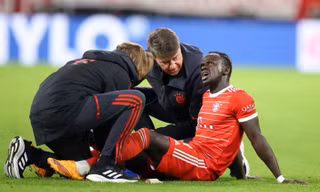Sadio Mane sững sờ vì dính chấn thương trước World Cup, nghi vỡ phần trên xương chày 
