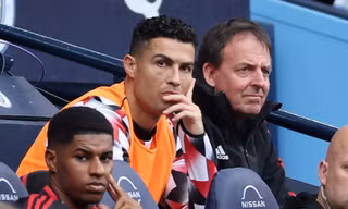 HLV MU cho Ronaldo dự bị vì không muốn cầu thủ này chịu nhục? 