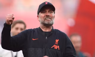 HLV Liverpool sánh ngang Sir Alex sau chức vô địch cúp FA 