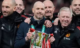 Vì sao HLV Ten Hag không cho cầu thủ MU ăn mừng sau chức vô địch Carabao Cup? 