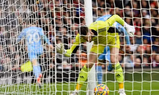 MU vs Man City 0-2: Hàng công chật vật, hàng thủ ‘tặng quà’ cho đối thủ