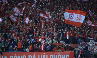 Để CĐV thoá mạ trọng tài V-League, CLB Hải Phòng bị phạt nặng
