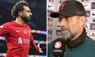 Vì sao HLV Klopp ăn mừng hờ hững sau cú đúp của Salah? 