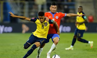 Chile gửi đơn kiện Ecuador, sống lại hy vọng dự World Cup 