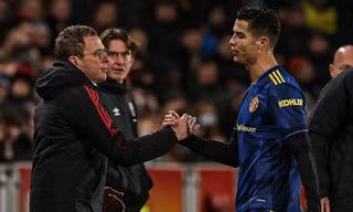 HLV MU giải thích về quyết định thay người khiến Ronaldo giận dỗi