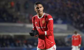 HLV Carrick: Varane chưa thể ra sân trận MU gặp Arsenal