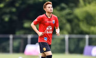 'Vua cùi chỏ' Theerathon tự tin giữ ngôi AFF Cup trước sự cạnh tranh của Việt Nam 