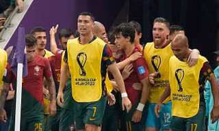 Dự bị gần hết trận, Ronaldo vẫn được đồng đội khen hết lời vì 'chịu hy sinh' 
