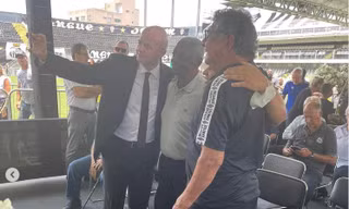 Chủ tịch FIFA nói gì khi bị chỉ trích vì chụp ảnh selfie cạnh quan tài Pele? 