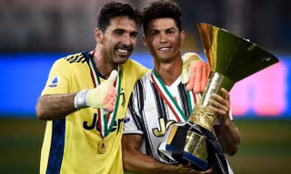Thủ thành Buffon tiếp tục thi đấu đến năm 46 tuổi