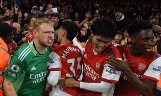 Arsenal 'thoát chết' phút bù giờ trong ngày tái ngộ huyền thoại đội bóng