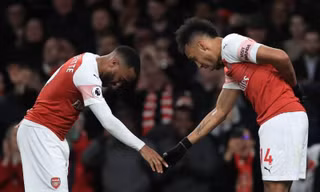 Arsenal tan hoang lực lượng trước đại chiến Chelsea