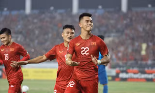 Tiến Linh đứng thứ 29, Theerathon vào tốp 10 Quả bóng vàng châu Á 