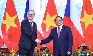 Thủ tướng Phạm Minh Chính đón Thủ tướng nước Cộng hòa Séc Petr Fiala. (Ảnh: Dương Giang/TTXVN) 