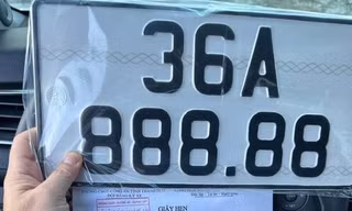 Hình ảnh biển số siêu "VIP" 888.88 được một người đàn ông ở TP Thanh Hóa may mắn bấm được
