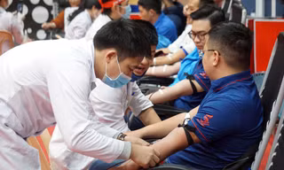 Hàng trăm bạn trẻ Hải Dương san sẻ giọt máu nghĩa tình