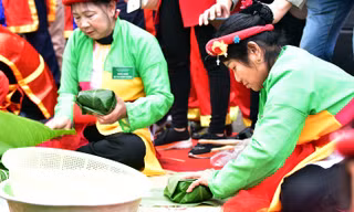 Về Hải Dương xem hội thi gói bánh chưng, giã bánh dày
