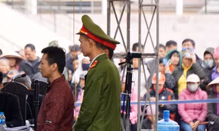 Vương Văn Hùng kêu oan trong phiên tòa sáng 27/12.