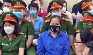 Nữ hiệu trưởng lĩnh án tù vì lạm thu