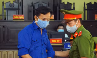 Bị cáo Nguyễn Minh Khoa tại tòa.