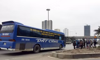 Điểm mặt các 'bến dù' lộng hành đón khách trước Tết