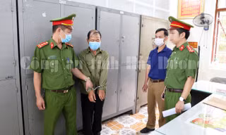 Đối tượng Bùi Xuân Dư tại cơ quan công an. Ảnh: Công an Hải Dương